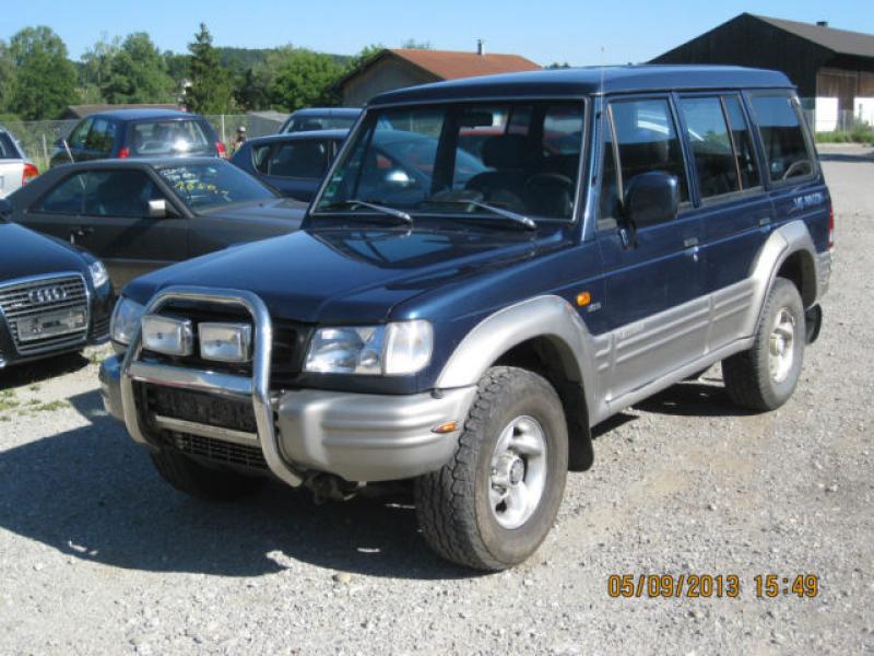 Vindem Aripa fata Hyundai Galloper 2003