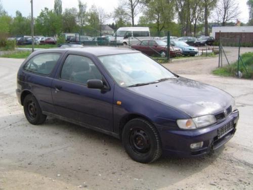 Vindem Aripa fata Nissan Almera 1998