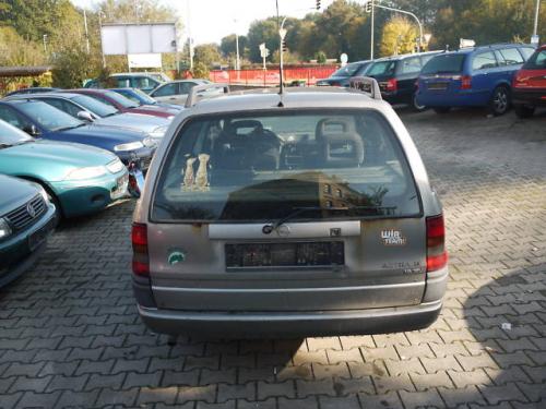 Vindem Aripa spate Opel Astra 1996