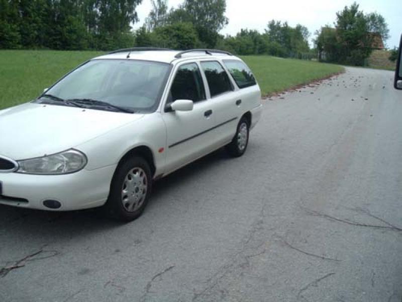 Vindem Bara fata Ford Mondeo 2000