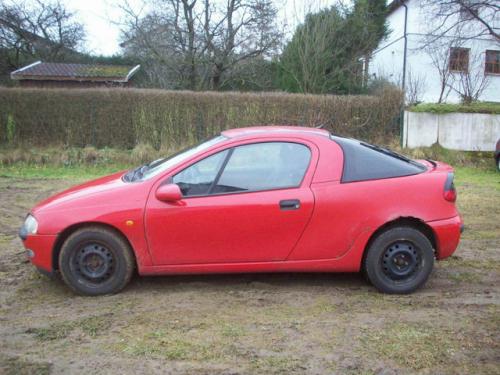 Biele motor Opel Tigra 1998