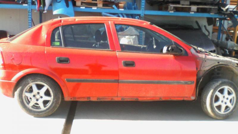 Dezmembrez Opel Astra 2001