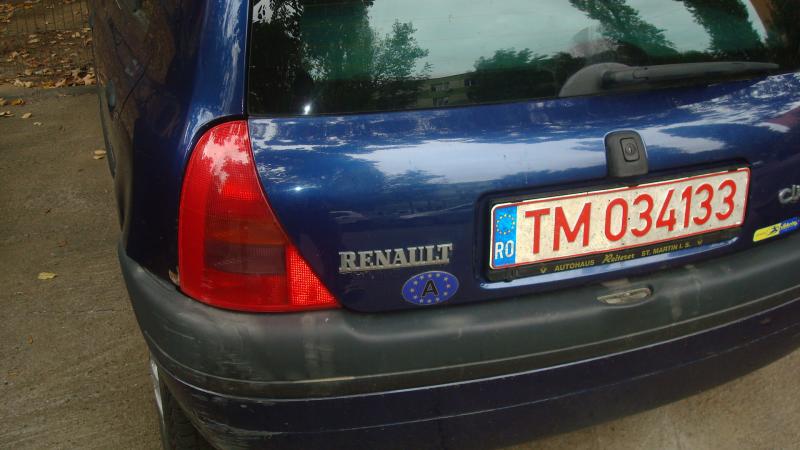 Dezmembrez Renault Clio 2001