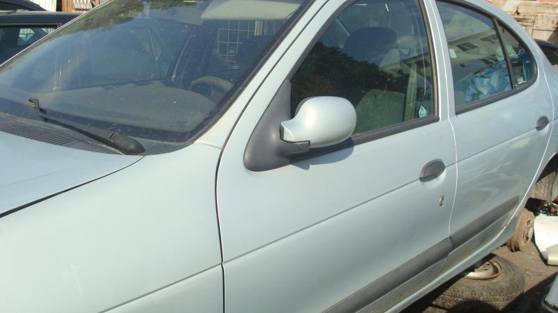 Dezmembrez auto Renault Megane 2000