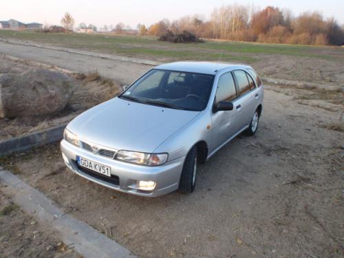 Vindem Faruri Nissan Almera 1998