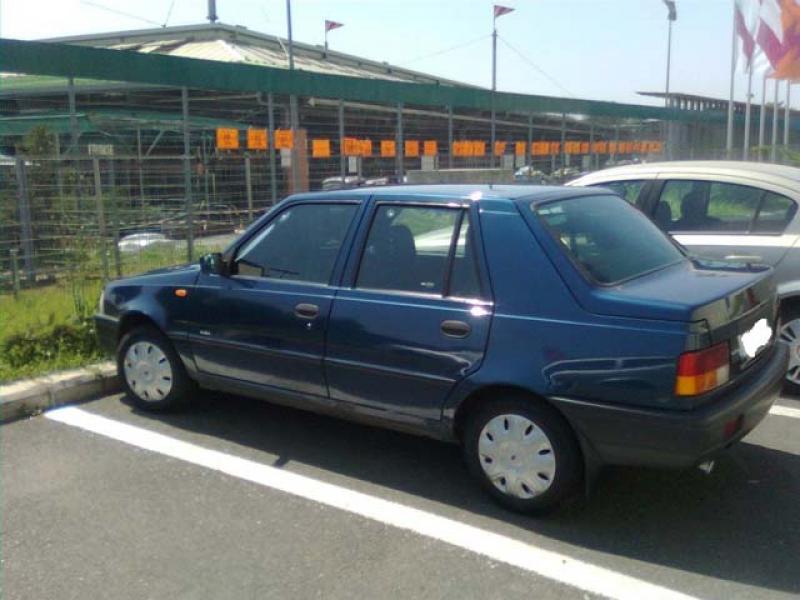 Vindem Grila radiator Dacia SuperNova 2001