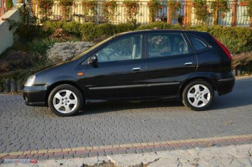 Luneta Nissan Almera Tino 2003