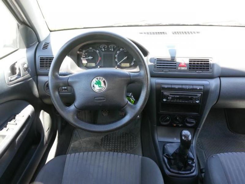 Vindem Pompa motorina Skoda Octavia 2002