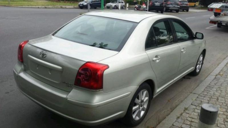 Vindem Senzori Toyota Avensis 2003