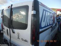 Dezmembrez Renault Trafic 2002